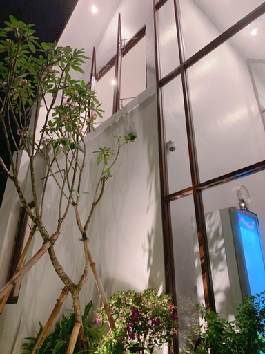 Exterior 6