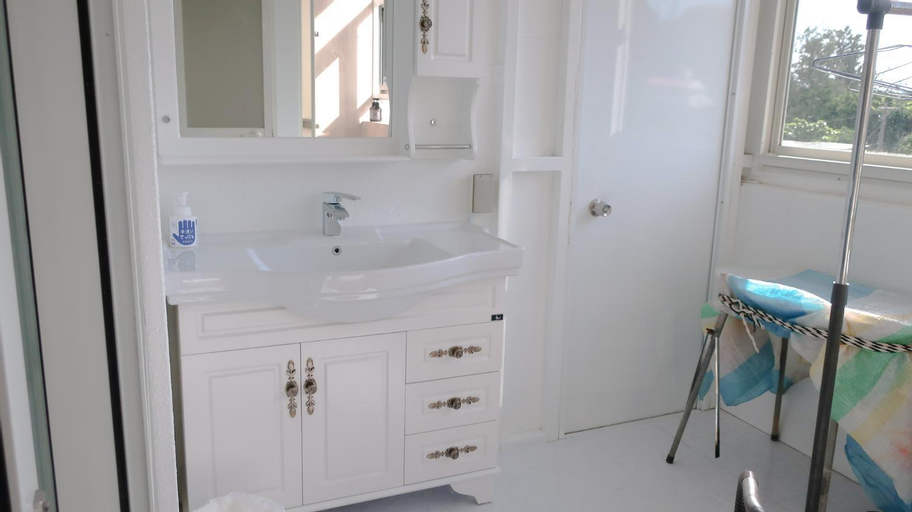 Bathroom 14
