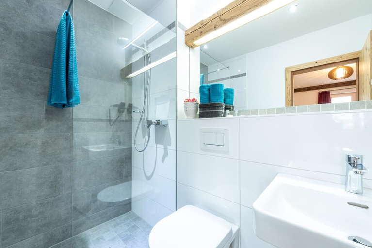 Bathroom 4, Pension & Appartements Wild, Miesbach