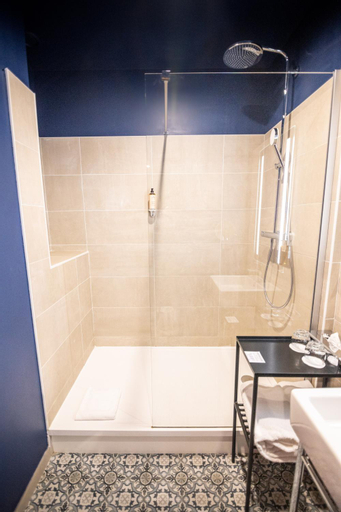 Bathroom 15