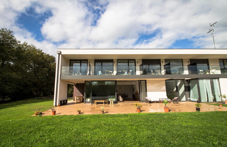 Exterior & Views