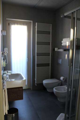 Bathroom 5, Red Wine - Guest House, Cuneo