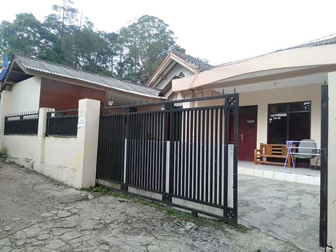 Exterior & Views 1, Villa Enos Lembang by GroRental, Bandung