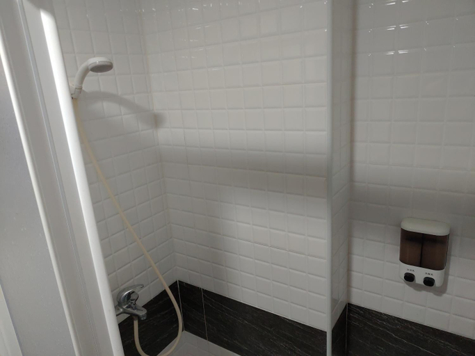 Bathroom 3, Hai Yue Bay Guest House, Pingtung