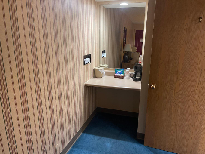 Bathroom 3, Dollinger's Motor Inn, Orleans