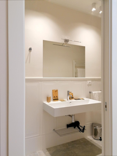 Bathroom 3, Palazzo Cortesi, Macerata