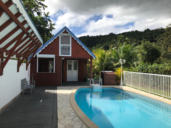 Exterior view 4, Iguane Rouge, Petit-Bourg