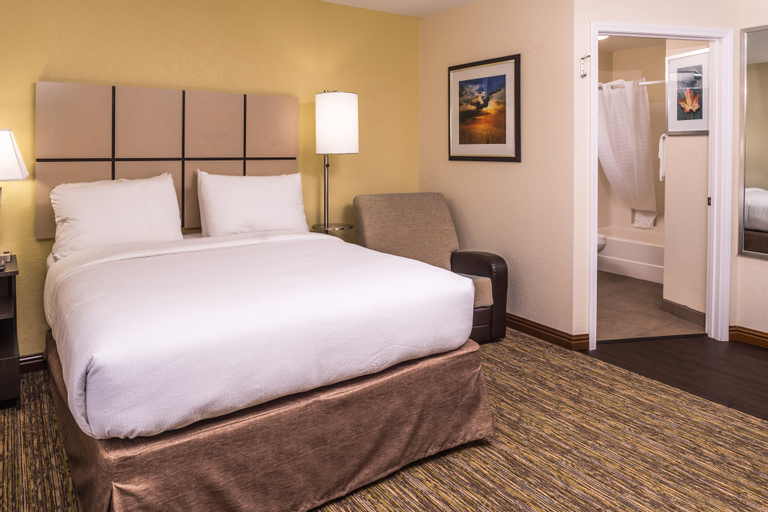 Candlewood Suites KANSAS CITY  - Tap to explore photos