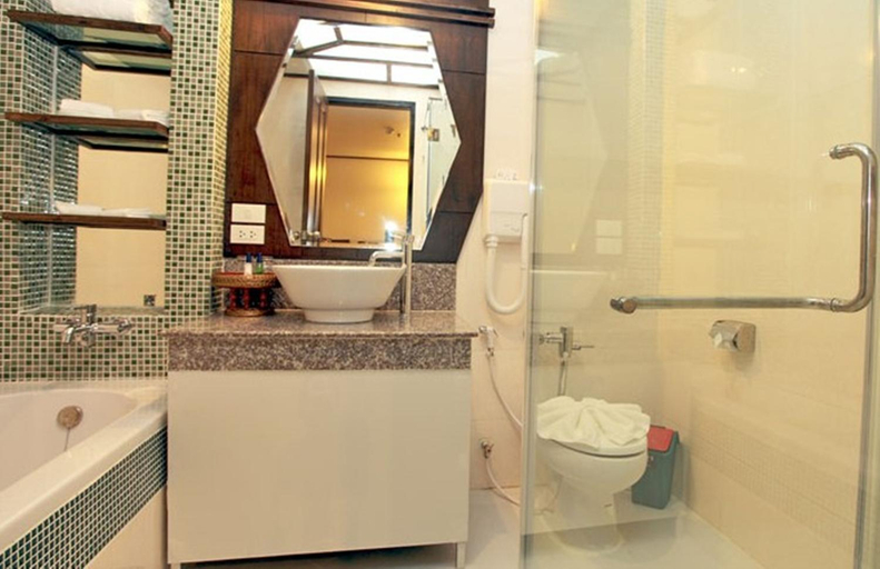 Bathroom 4, Pattaya Loft Hotel, Pattaya