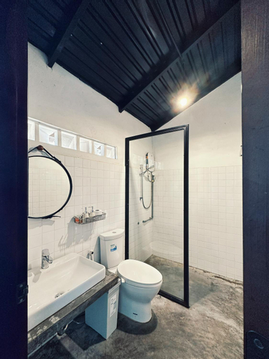 Bathroom 14