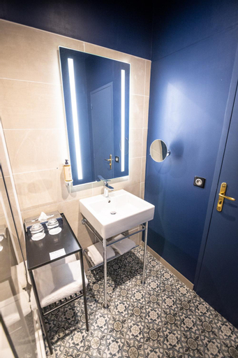 Bathroom 16