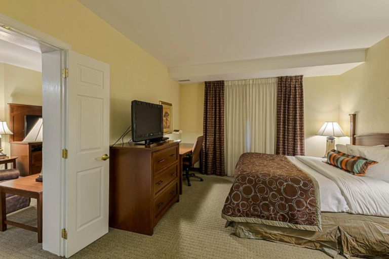 Staybridge Suites Harrisburg, an IHG Hotel Room Type - 1 Queen 1 Bedroom Suite Comm Access Tub
