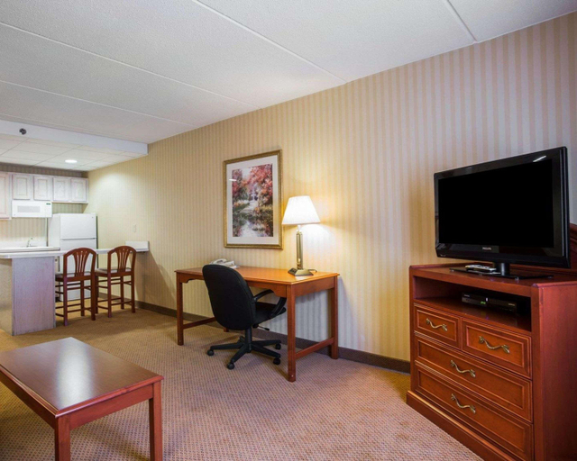 Bedroom 3, Holiday Inn Express & Sui Hawthorne Elmsford North, Westchester