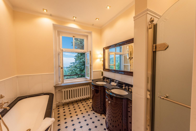 Bathroom 2, Robenstein Hotel & SPA - Villa, Regen