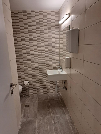 Bathroom 4, La Veranda Hotel, Larnaca