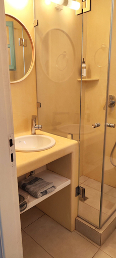 Bathroom 5, Ragousis Apartments, South Aegean