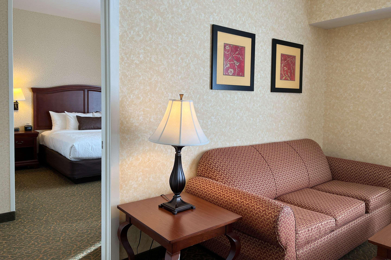 Bedroom 3, Maine Evergreen Hotel, Ascend Collection, Kennebec
