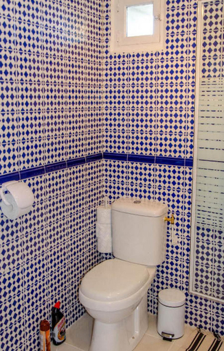 Bathroom 3, Les Tournesols, Bouches-du-Rhône
