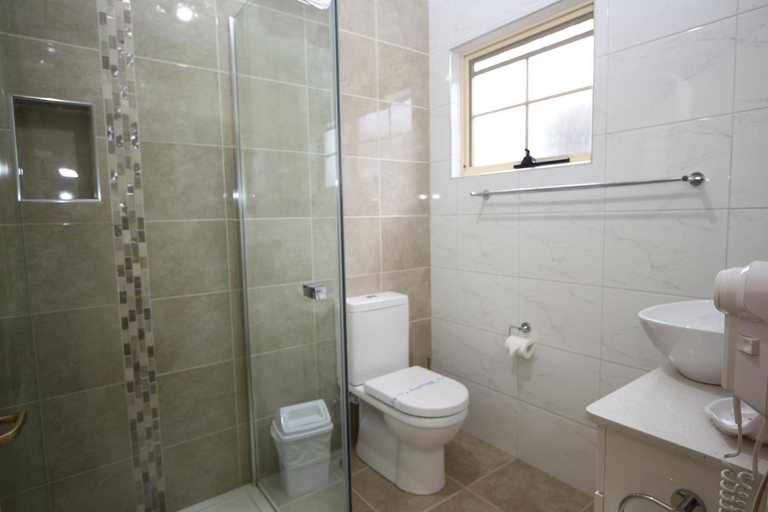 Bathroom 3, Swansea Cottages & Motel Suites, Glamorgan-Spring Bay