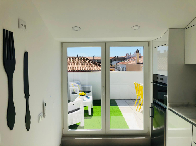 Others 5, Central Tiled Apartment, Aveiro