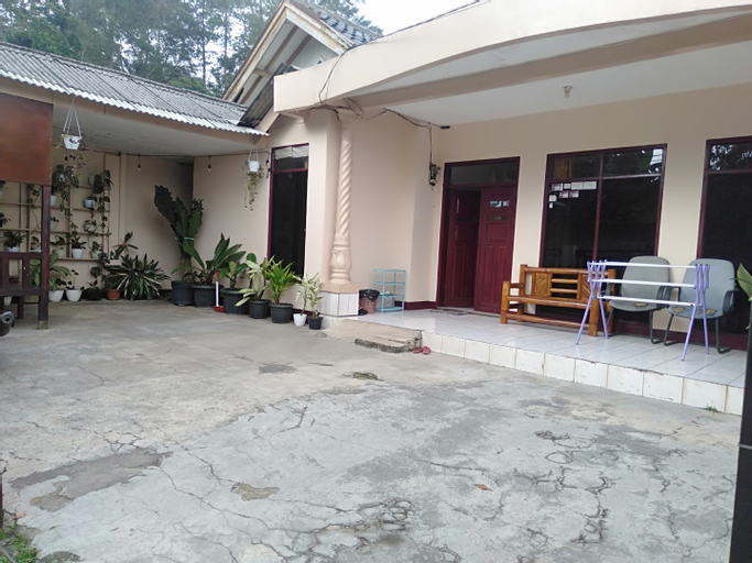 Exterior & Views 2, Villa Enos Lembang by GroRental, Bandung