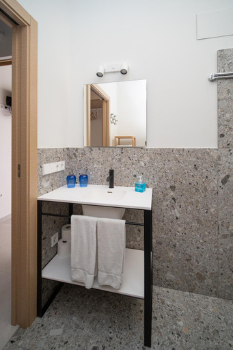 Bathroom 2, Apartamentos Alcoba 13, Cádiz