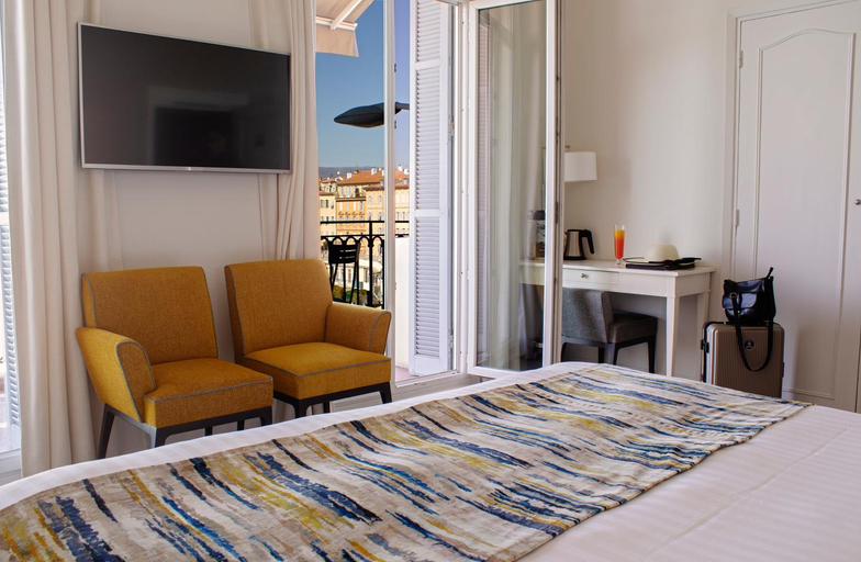 Bedroom 2, Hotel Suisse, Alpes-Maritimes