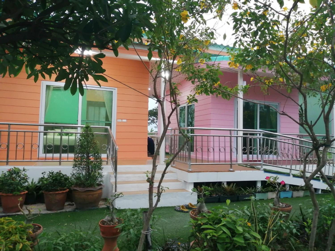 Exterior 6