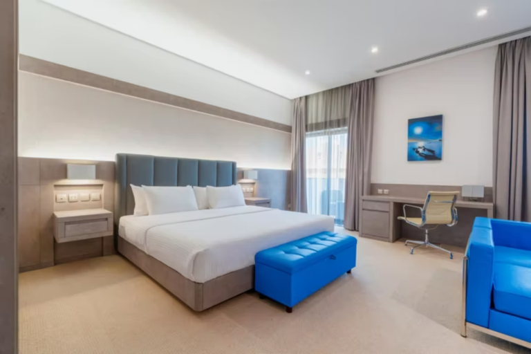 Carlton Al Moaibed Hotel, an IHG hotel Room Type - Super King Suite Dining with Balcony