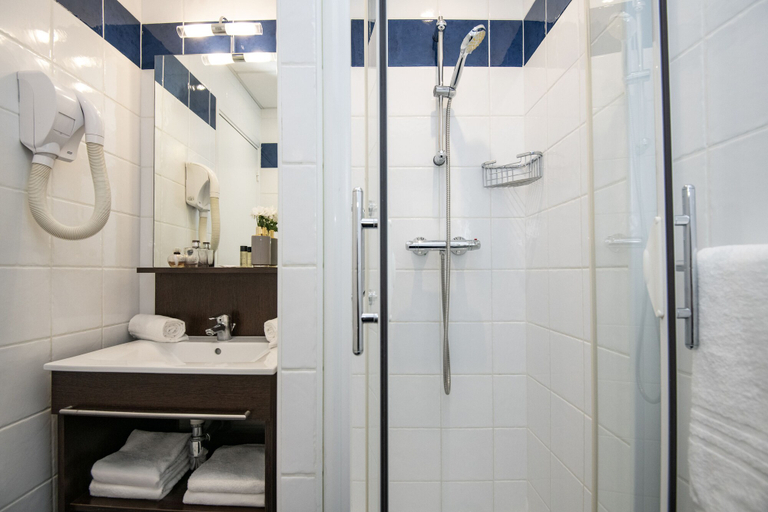 Bathroom 3, Hôtel Vendôme Menton, Alpes-Maritimes