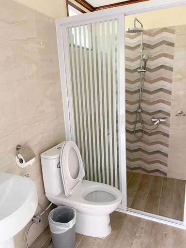 Bathroom 3, Suansaiyok Resort, Sai Yok