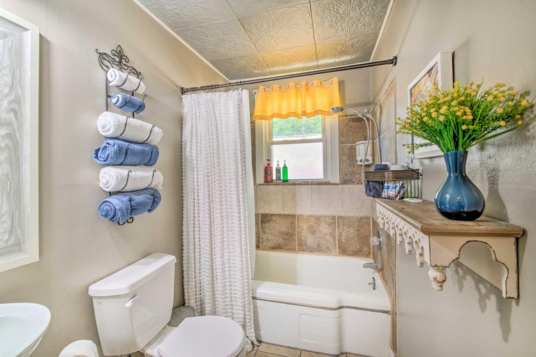 Bathroom 3, Historic Branson Cottage: 7 Mi to Table Rock Lake!, Taney