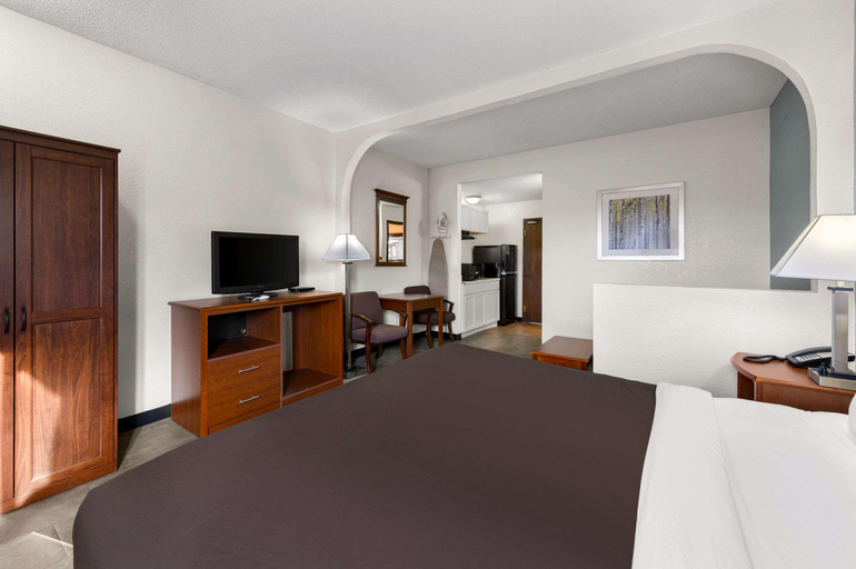 Bedroom 3, Suburban Studios Kansas City Airport North, Kansas City