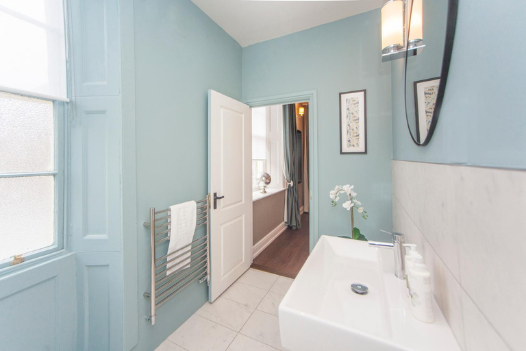 Bathroom 2, The King's Arms, Dorset