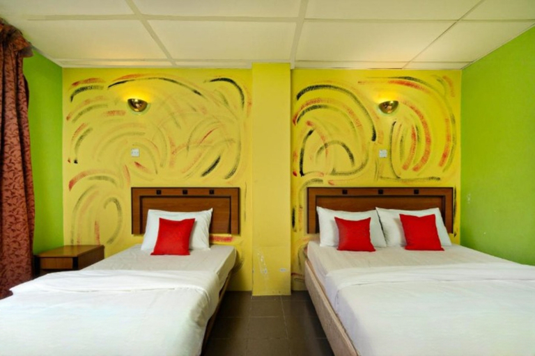 DJ Hotel Lumut - Tap to explore photos