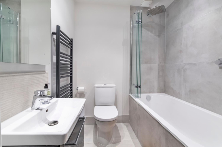 Bathroom 4, The Old Hotel, York