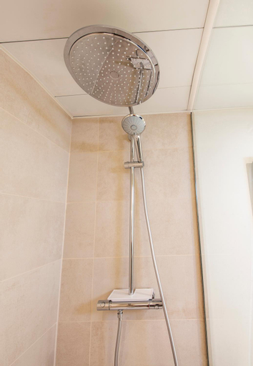 Bathroom 18