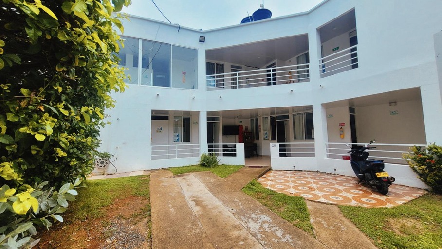 Exterior & Views