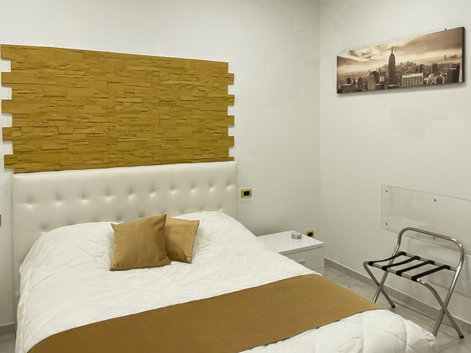 Bedroom 5, Royal Central Room, Bologna