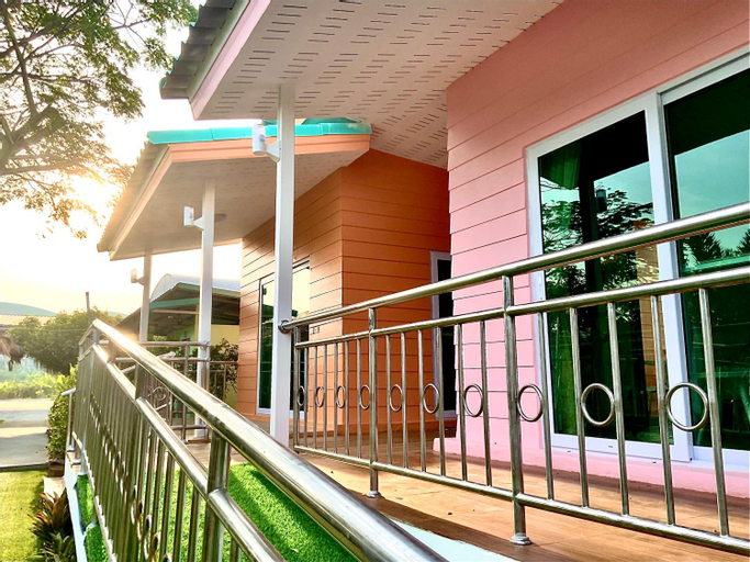 Exterior 3