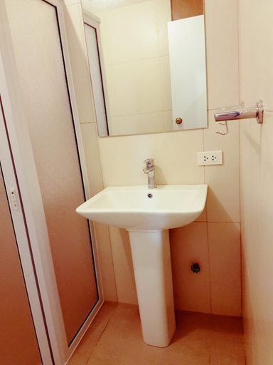 Bathroom 5, Cedar Peak Condominium, Baguio City