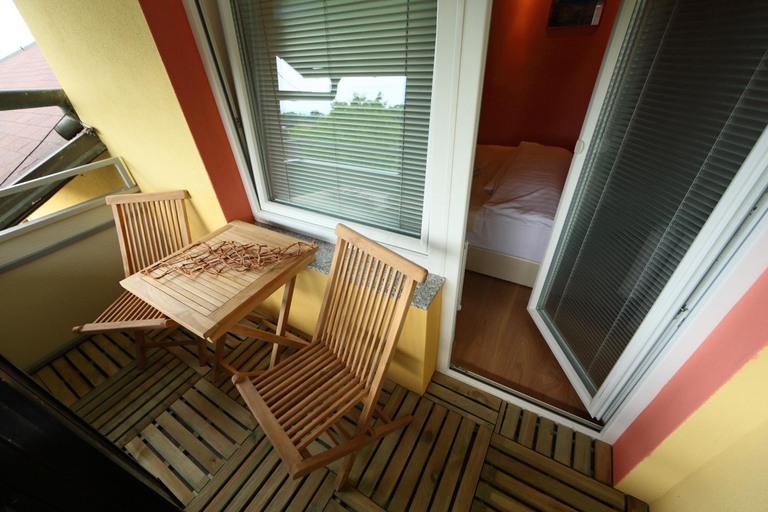 Others 4, Sobe Grabar, Ptuj