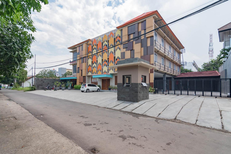Exterior view 5, Sans Hotel Budaya Cirebon, Cirebon