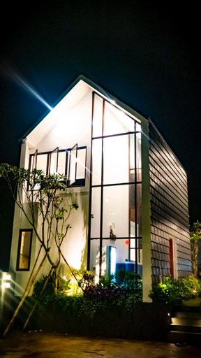 Exterior 10
