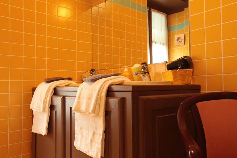 Bathroom 4, L'Oree Du Chateau, Isère