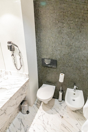 Bathroom 5, Marina Club Lagos Resort, Lagos