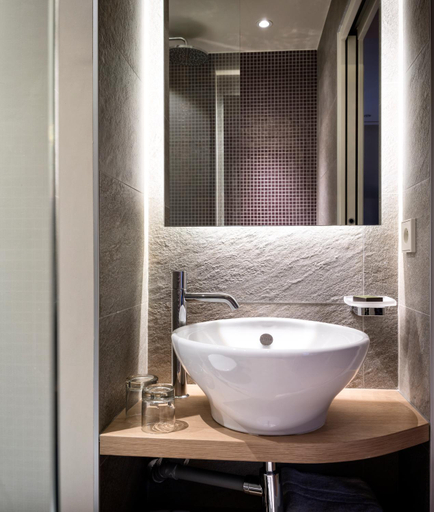 Bathroom 4, Hotel Max, Paris