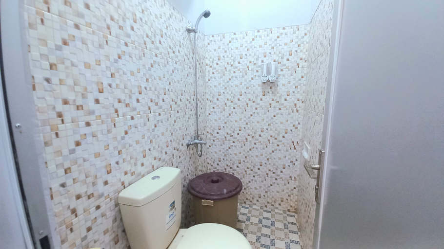 Bathroom 13