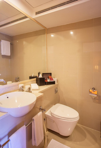 Bathroom 4, Oakwood Residence Naylor Road Pune, Pune