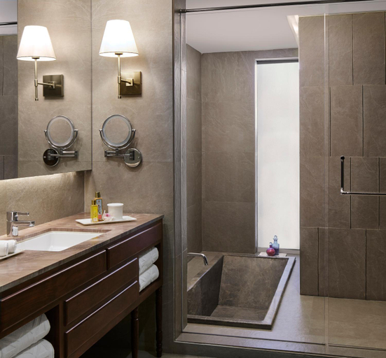 Bathroom 4, Taj Aravali Resort & Spa, Udaipur, Udaipur